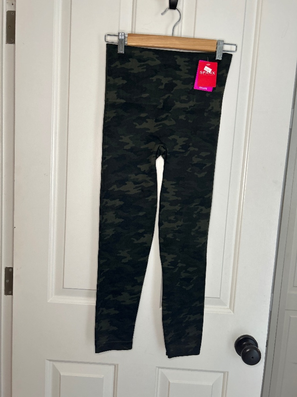 NWT Spanx Look at me now shape leggings - Size Large - Camp